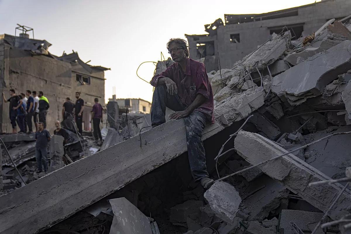Día 31 de la guerra entre Israel y Hams: Israel rodea la ciudad de Gaza después de una noche de intensos bombardeos