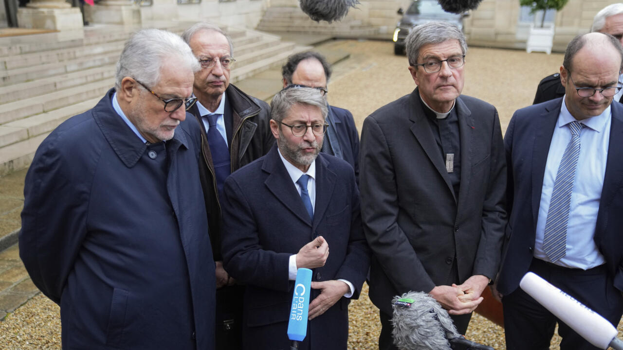 Macron recibe a líderes religiosos franceses para discutir la lucha contra el antisemitismo