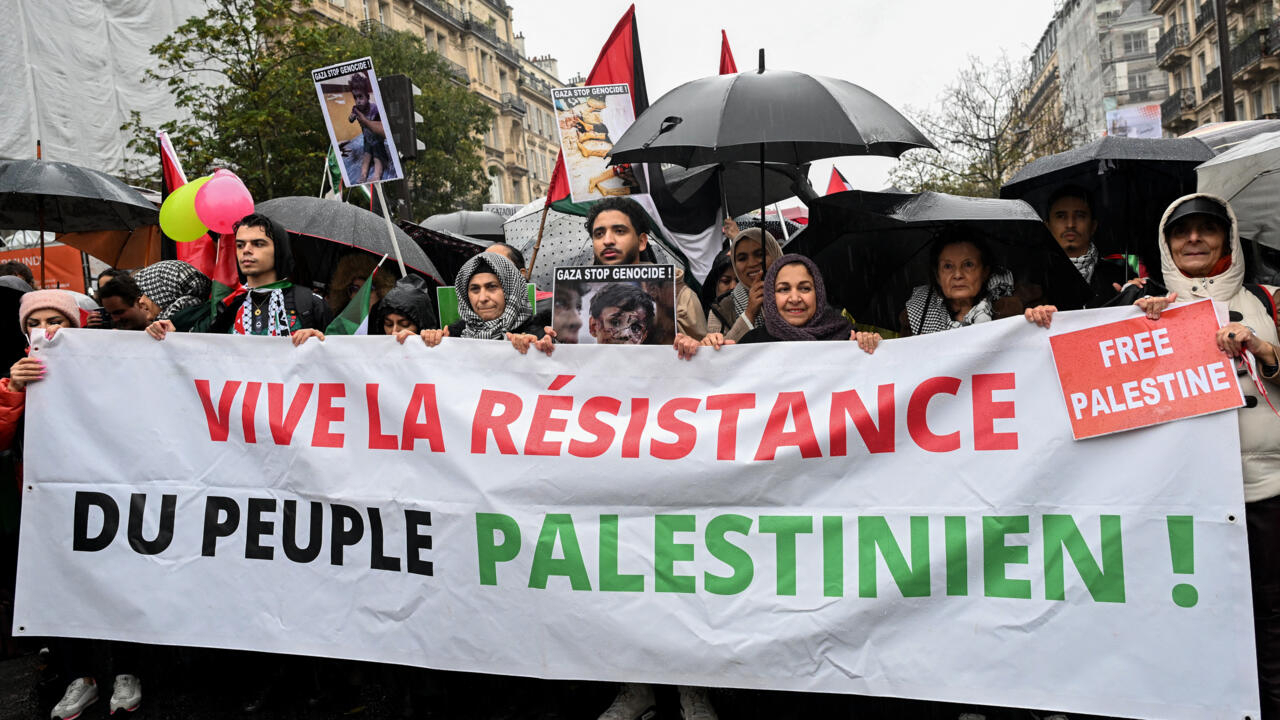 Manifestantes pro palestinos se reúnen en Francia y Gran Bretaña