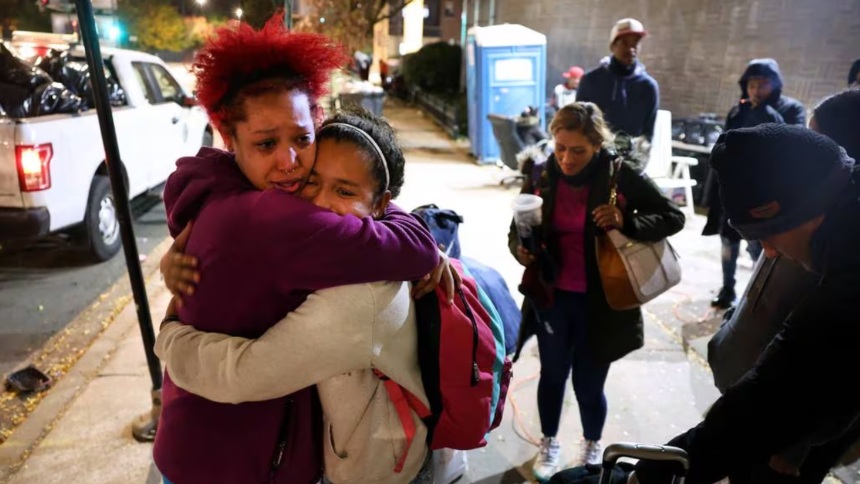 Migrantes regresan a Venezuela y otros han abandonado Chicago por el frío