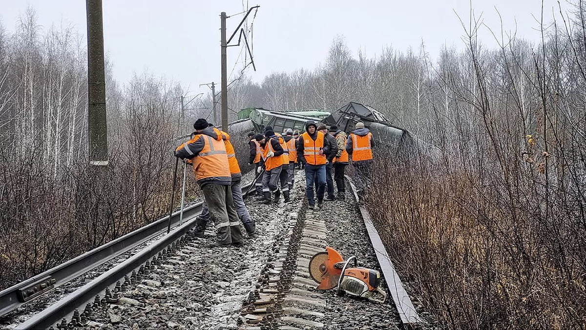 Rusia abre una investigación sobre un "acto terrorista" tras el descarrilamiento de un tren a 180 kilómetros de Moscú