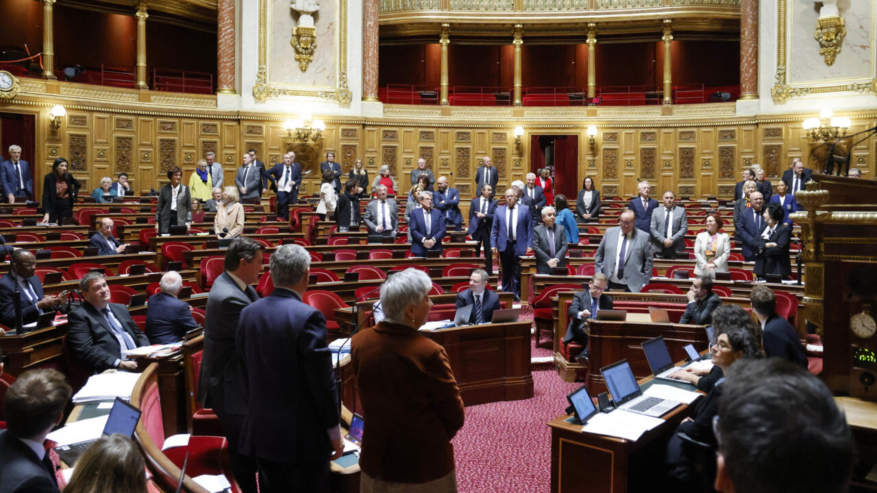 Senador francés detenido bajo sospecha de ponerle alcohol a la bebida de un diputado