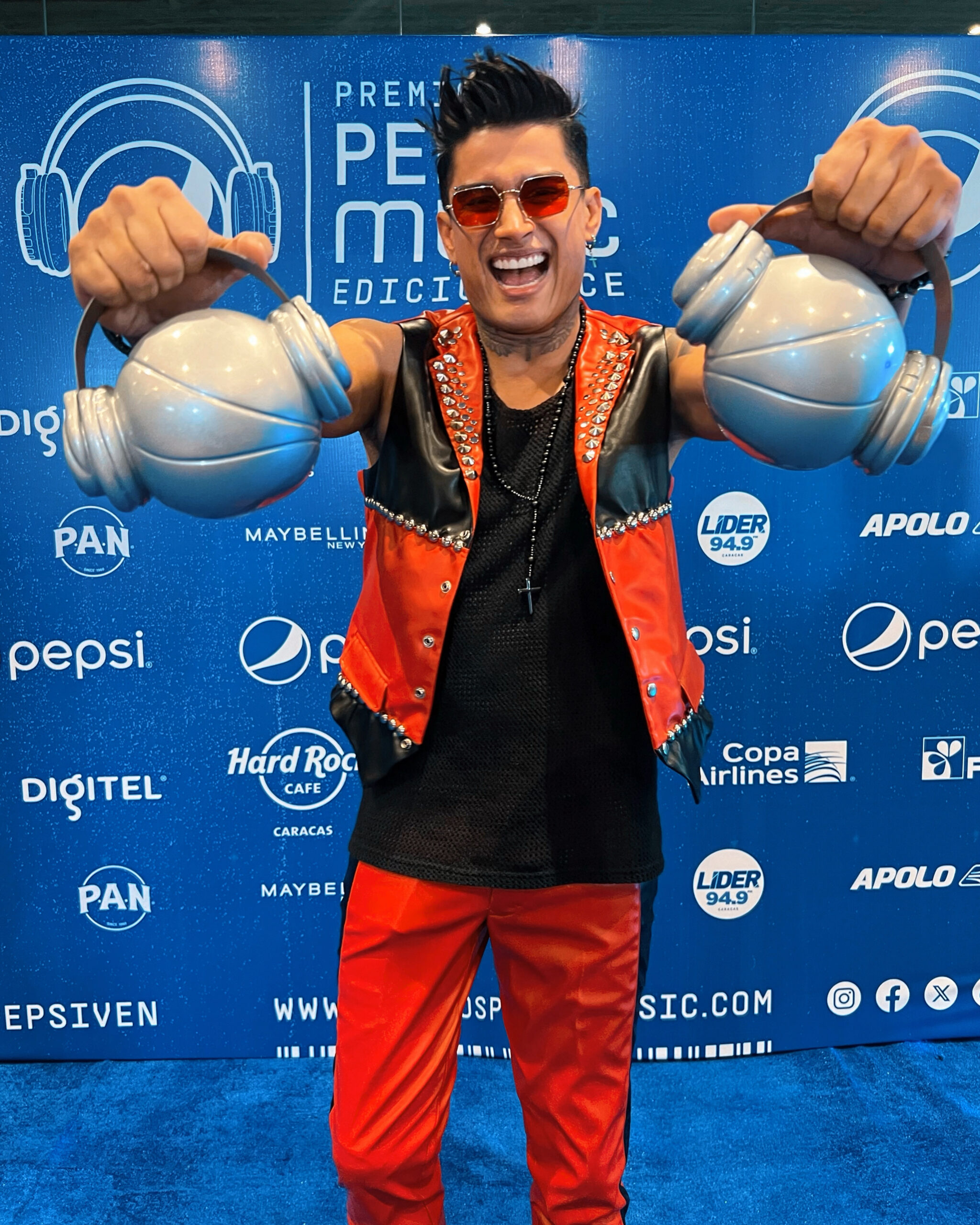 Tema del Año Juan Miguel y Jerry Rivera en los Premios Pepsi
