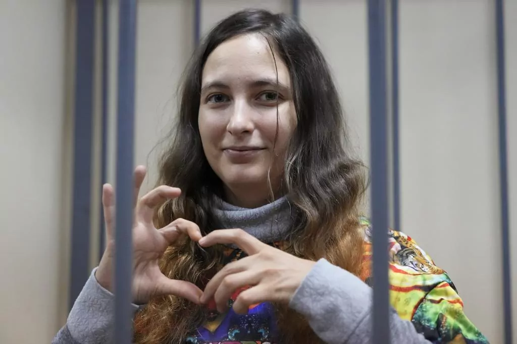Un centenar de médicos rusos exigen la liberación del artista condenado el jueves por protestar contra la guerra en Ucrania