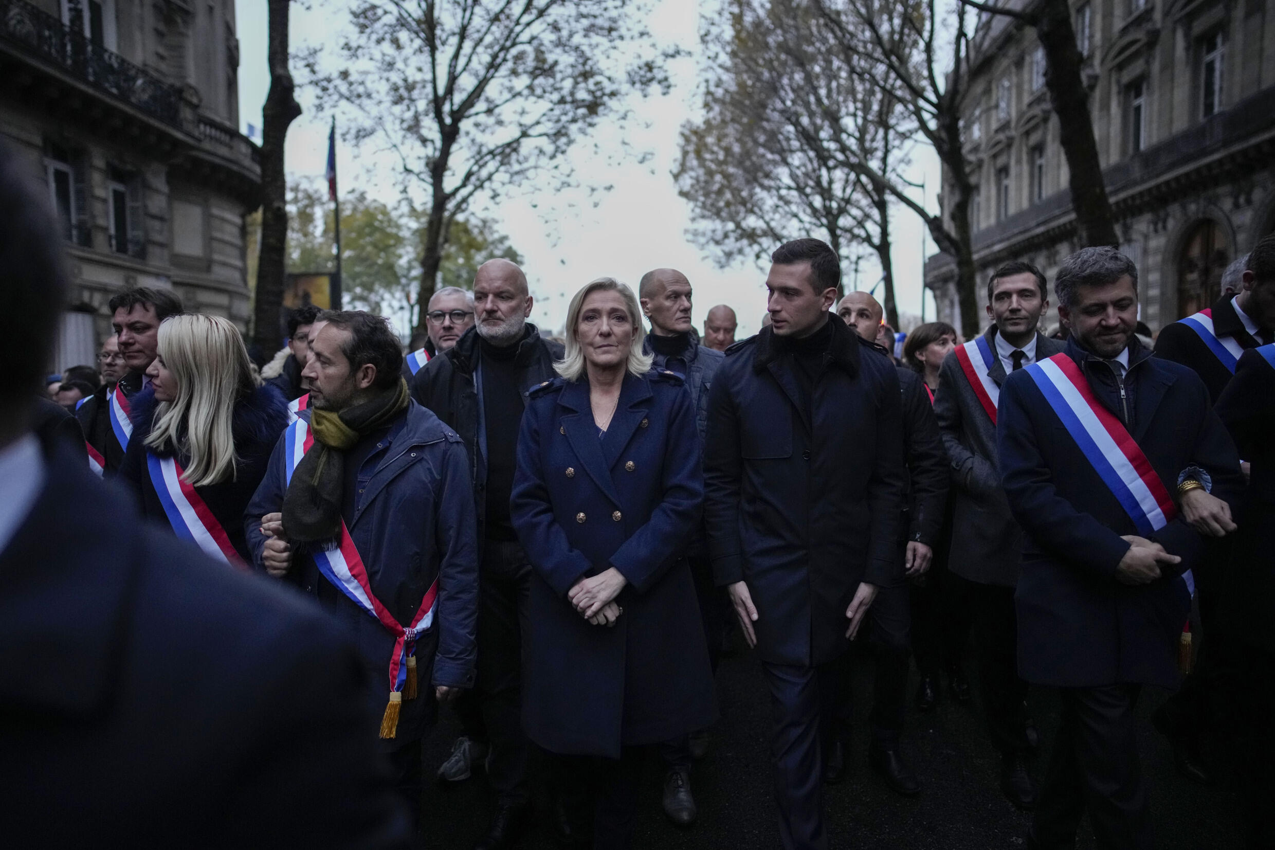 Marine Le Pen en la marcha contra el antisemitismo en París, el 12 de noviembre de 2023.