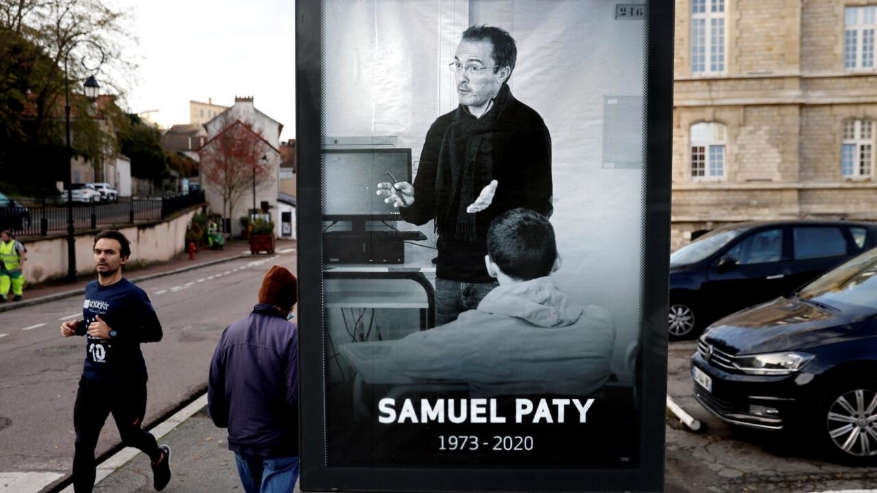 Adolescentes franceses condenados por identificar a Samuel Paty con su atacante antes del asesinato de 2020