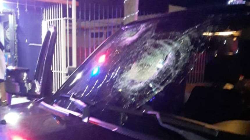 Delincuentes atacaron a piedras varios vehículos en la Panamericana