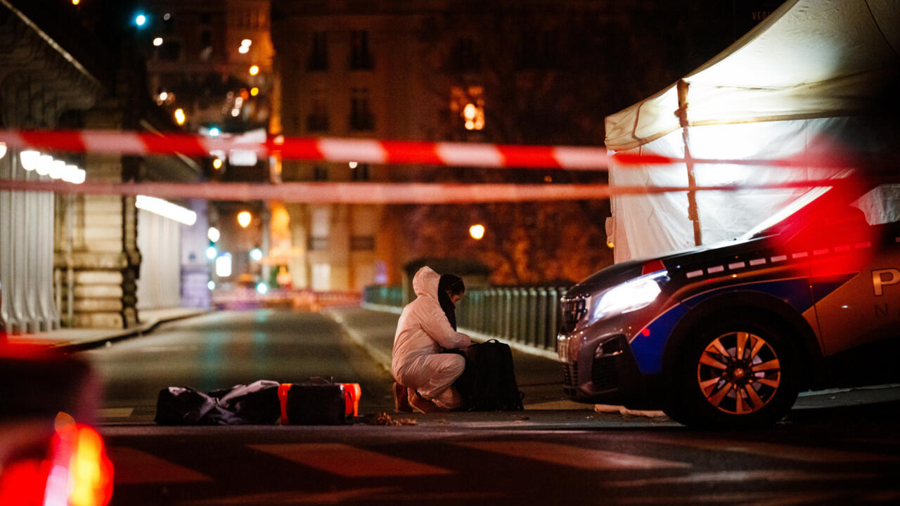 El atacante con cuchillo en París muestra un "fracaso" de la atención psiquiátrica, dice el ministro del Interior francés