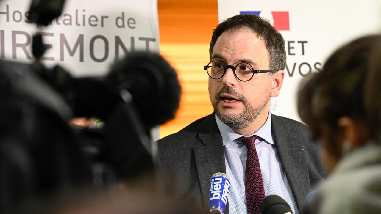 El ministro de salud francés dimite mientras la ley de inmigración divide al partido gobernante de Macron
