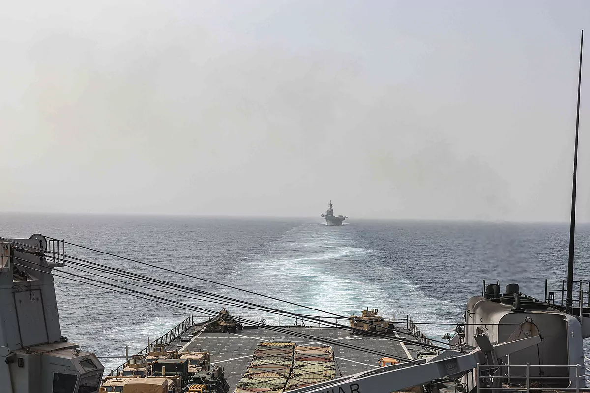 Estados Unidos hunde tres barcos hutíes que atacaron a sus fuerzas en el Mar Rojo