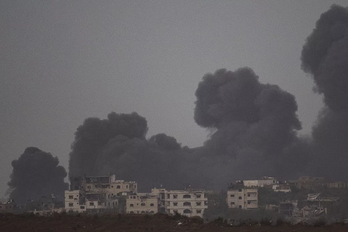 Israel amplía sus ataques mientras prepara la fase más selectiva de su guerra contra Hamás