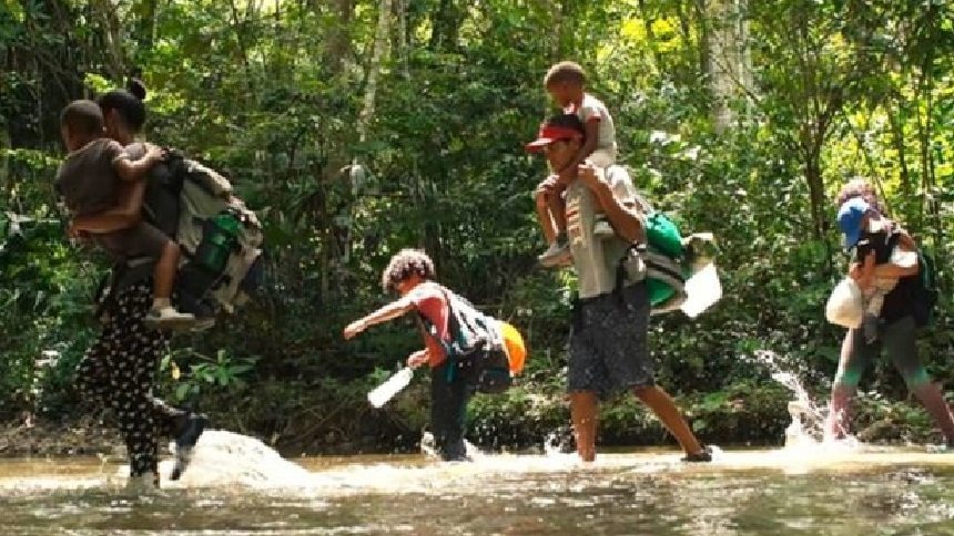 La historia de Yerlín, una migrante venezolana embarazada que casi se ahoga con su hijo mayor en Darién