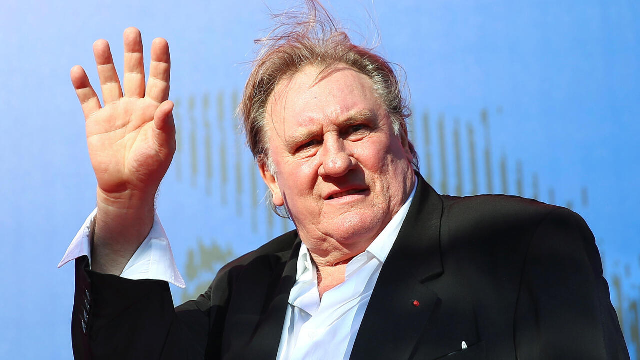 Macron dice que la estrella de cine francesa Depardieu es objeto de una "persecución humana"