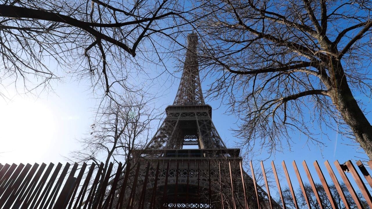 Torre Eiffel cerrada por huelga de trabajadores