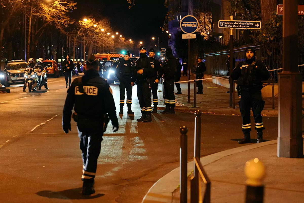 Turista muerto y dos heridos en un ataque con cuchillo en París mientras gritaba "Al es genial"