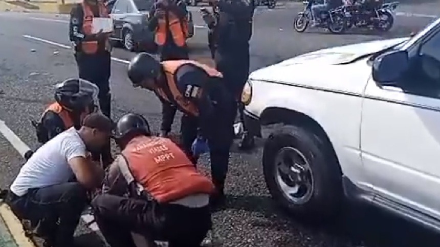 Un muerto y otro herido en la carretera Caracas-La Guaira