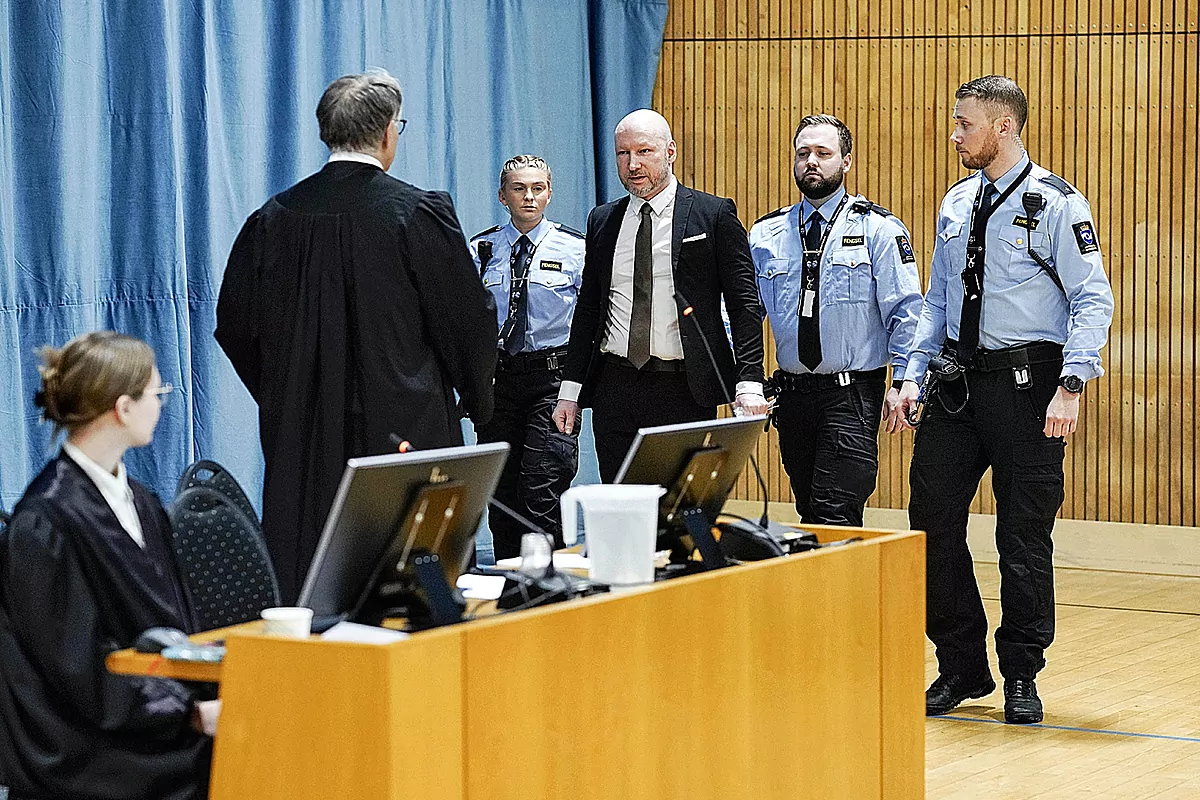 Breivik, el asesino de 77 personas, lleva a Noruega ante los tribunales por violaciones de derechos humanos