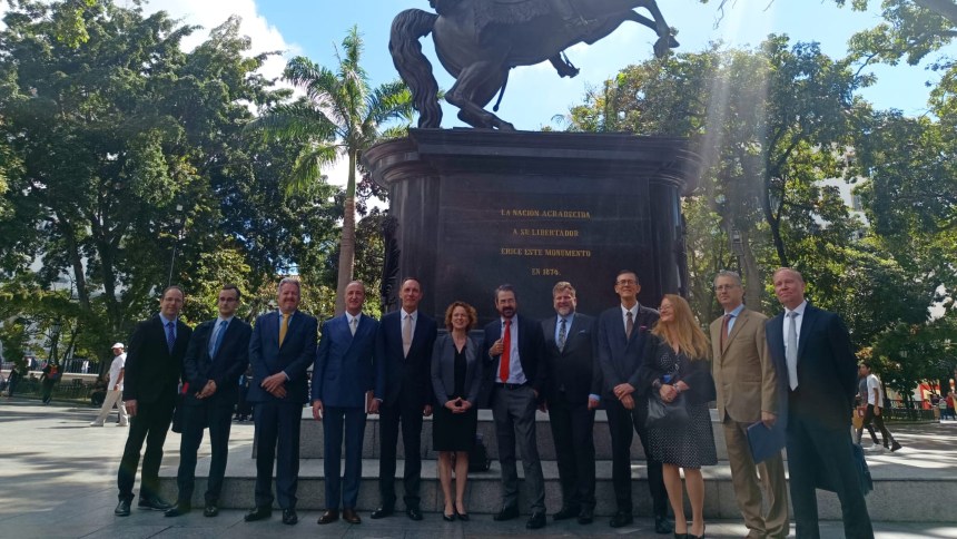 Embajadores europeos se reunieron en Caracas con "actores relevantes" para implementar los Acuerdos de Barbados