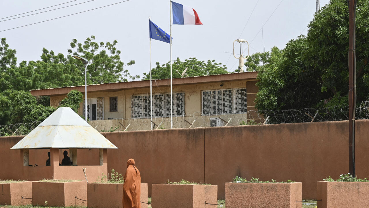 Francia cierra la embajada de Níger hasta nuevo aviso