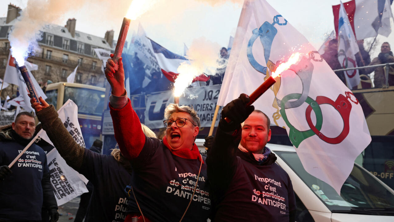 Francia ofrece a la policía un bono olímpico de 1.900 euros para evitar la huelga
