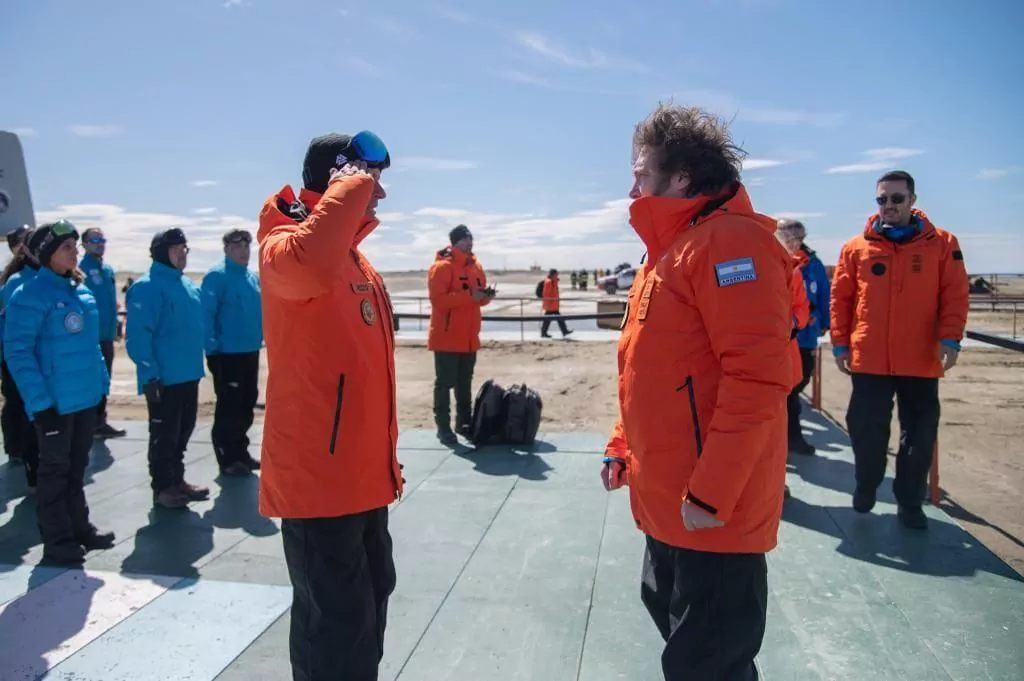 Milei visita la Antártida y modera su visión negativa sobre el cambio climático
