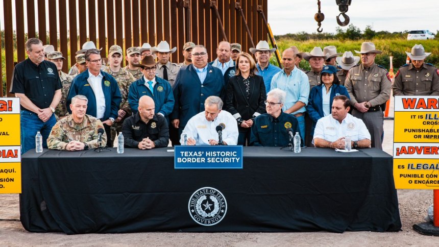 Preocupantes declaraciones del gobernador de Texas que ponen en peligro la vida de inmigrantes ilegales