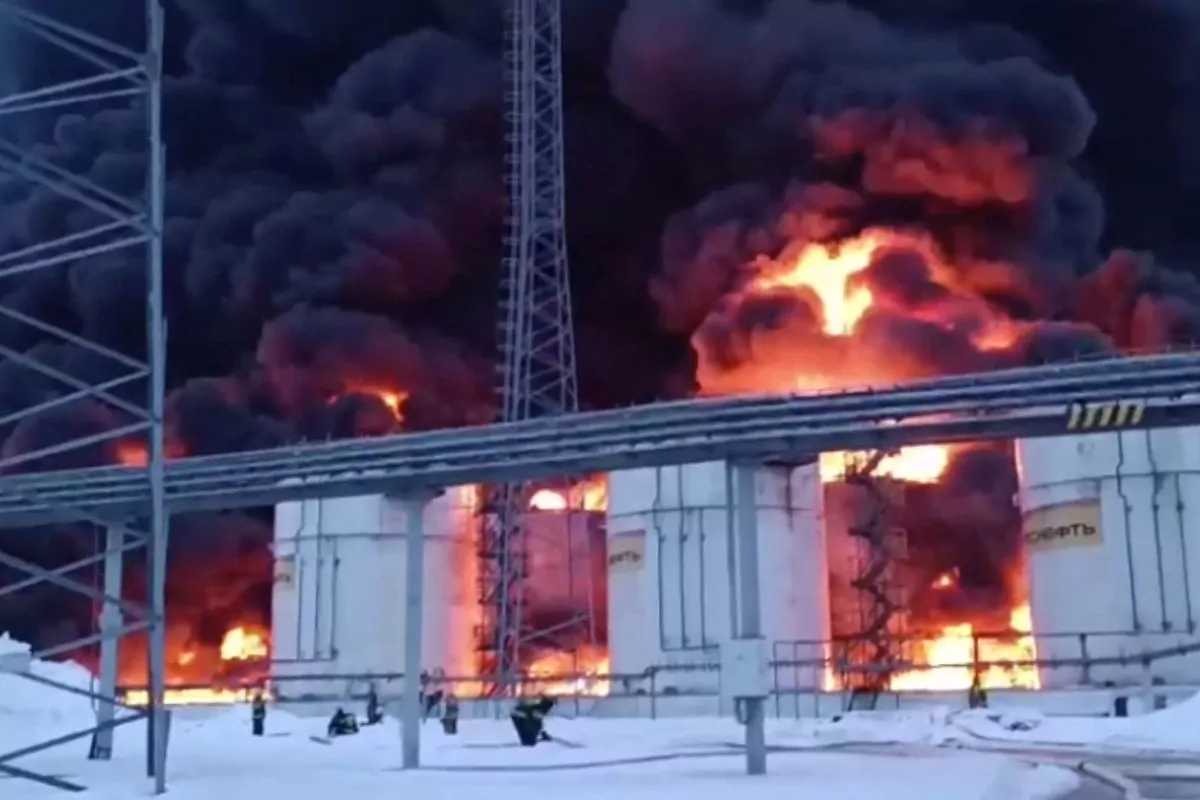 Ucrania se atribuye la responsabilidad del ataque al depósito de petróleo ruso en Briansk
