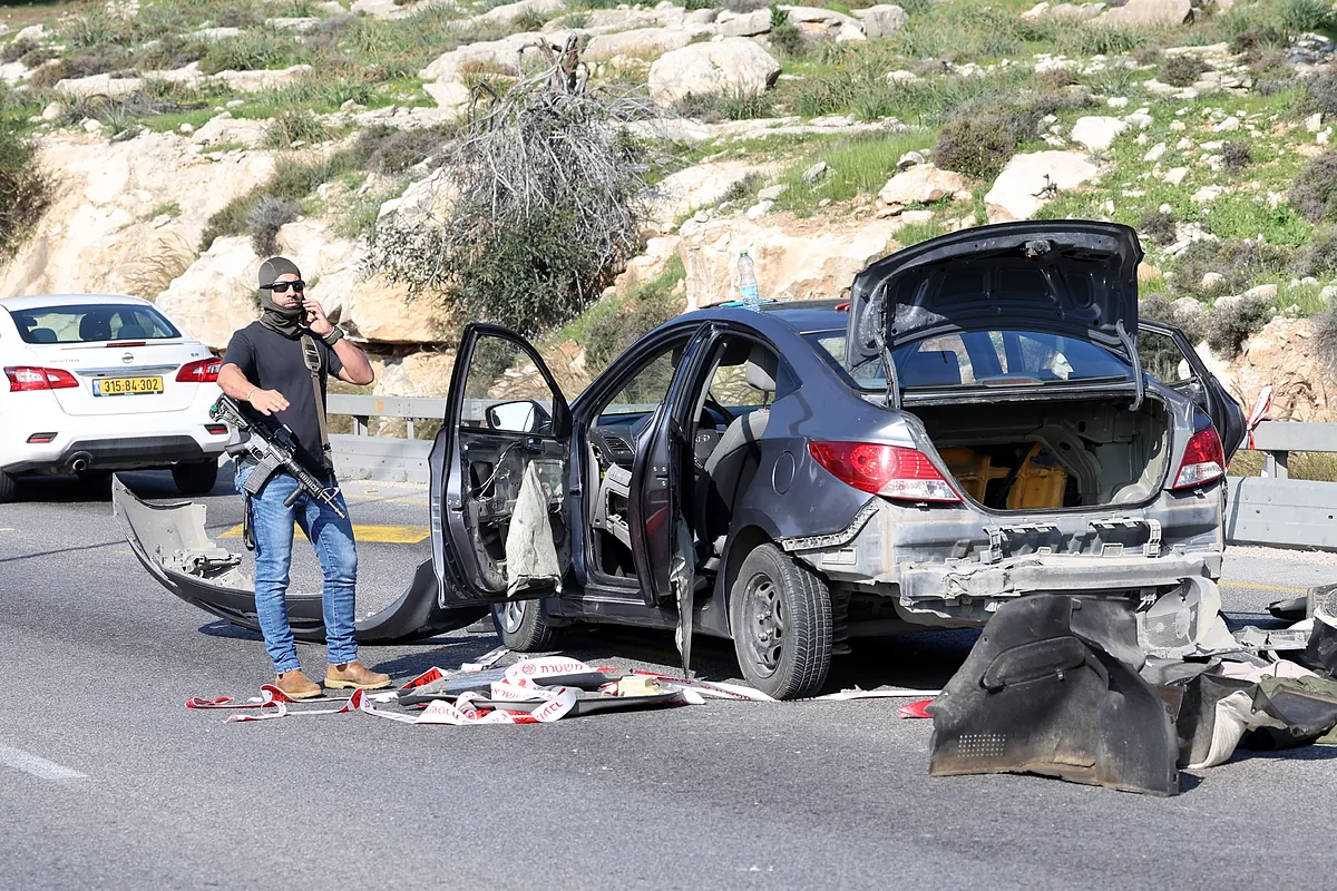 Al menos un muerto y cinco heridos tras un atentado a tiros en una carretera cercana a Jerusalén