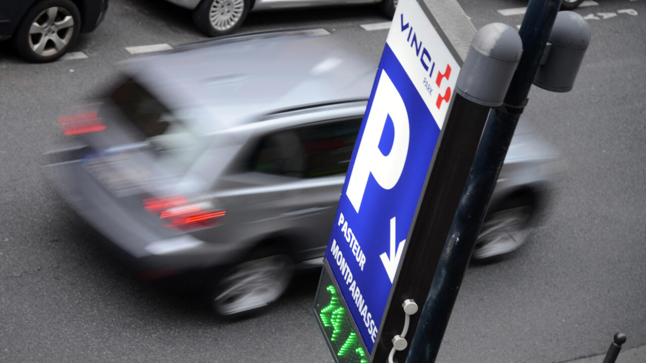 El Ayuntamiento de París apunta a los SUV con referéndum sobre el aumento de las tarifas de estacionamiento