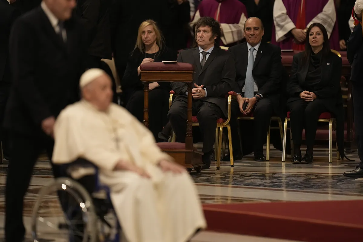 El Papa canoniza a "Madre Antula", la primera santa argentina, en presencia de Milea
