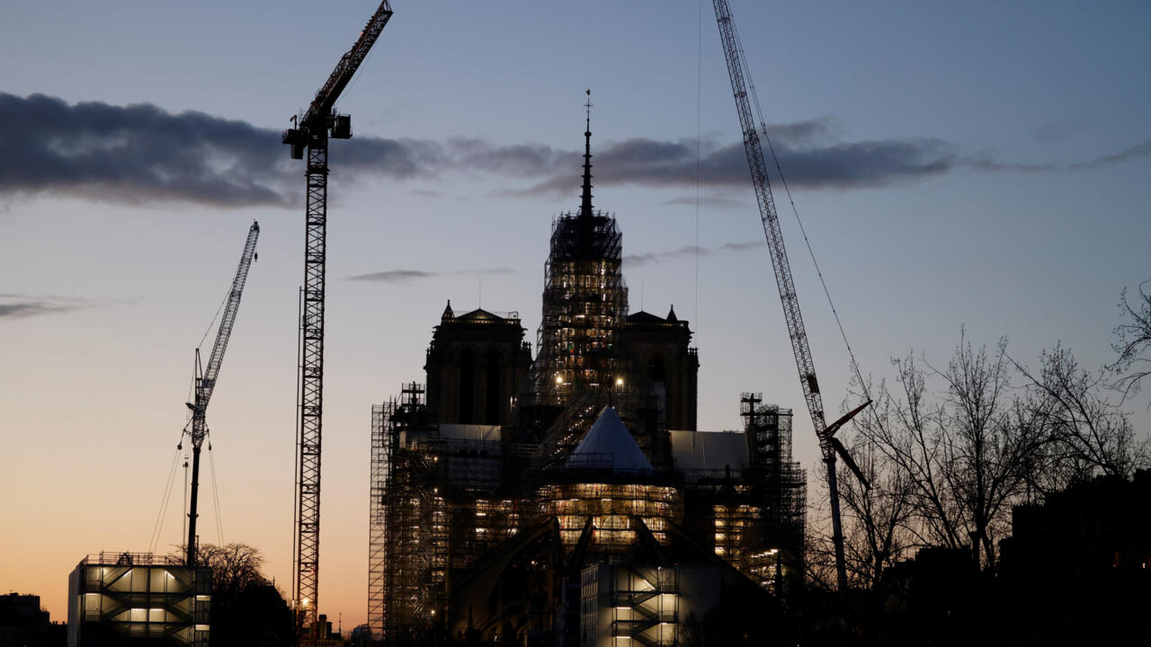 Francia comienza a desmontar los andamios de Notre-Dame