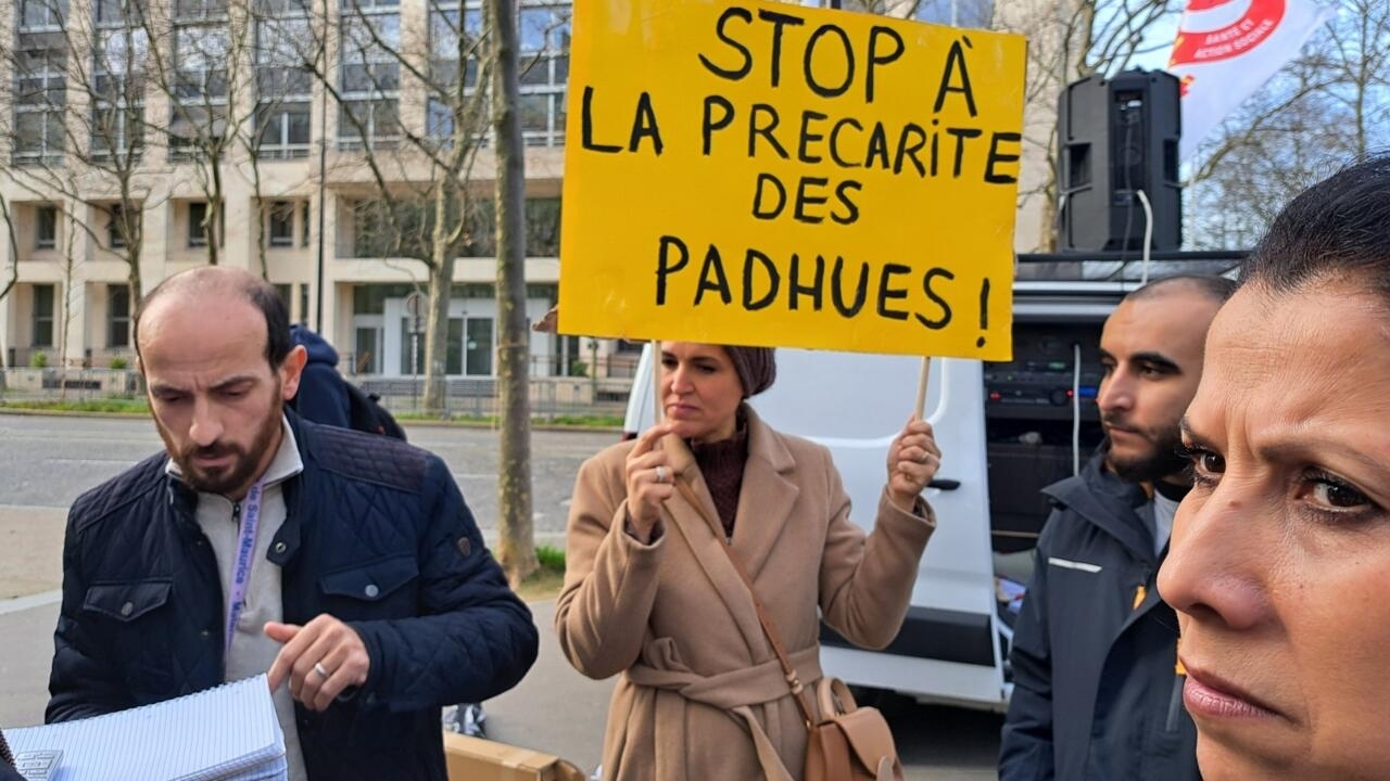 Los médicos franceses extranjeros sufren de inseguridad mientras los hospitales con poco personal luchan por funcionar
