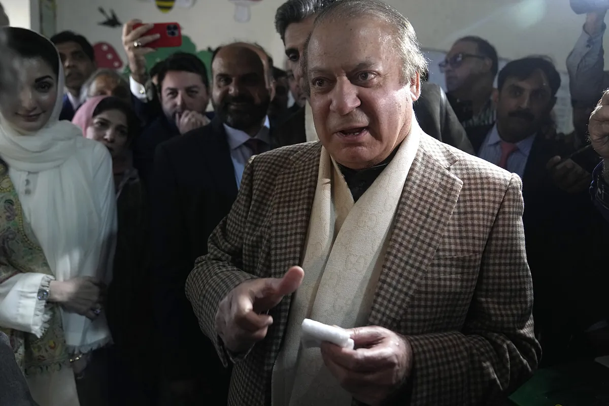 Pakistán elige su Parlamento en unas elecciones marcadas por la violencia y los apagones de Internet