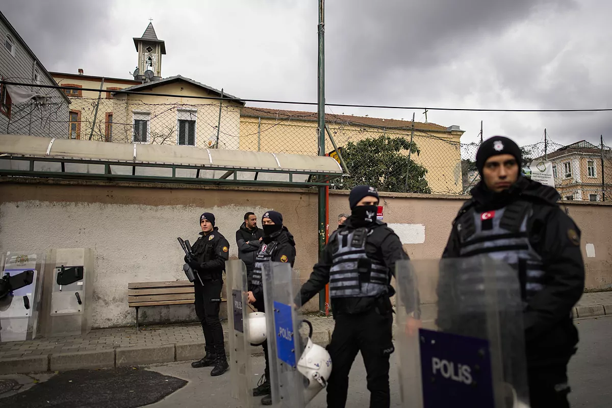 Toma de rehenes en Estambul por un individuo que denuncia la ofensiva israelí en Gaza
