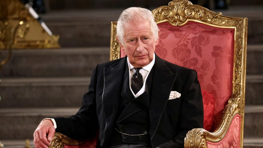 Tras el anuncio de Carlos III, se reaviva el polémico tuit que predijo la muerte del monarca del Reino Unido