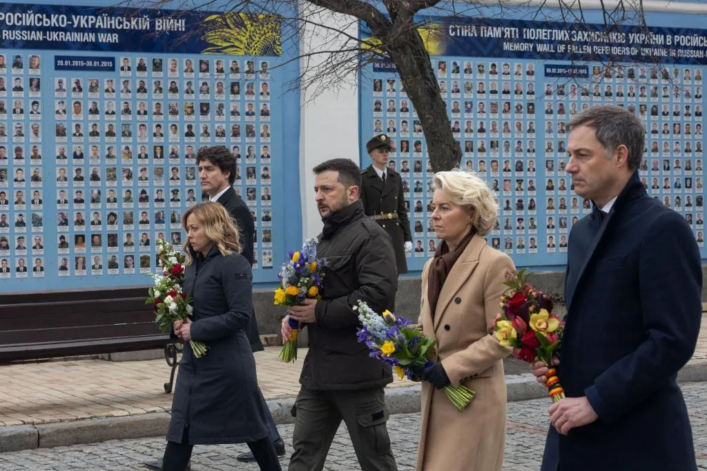 Von der Leyen, Meloni, Trudeau y De Croo visitan juntos Kiev para apoyar a Zelensky y rendir homenaje a los caídos en el segundo aniversario de la invasión