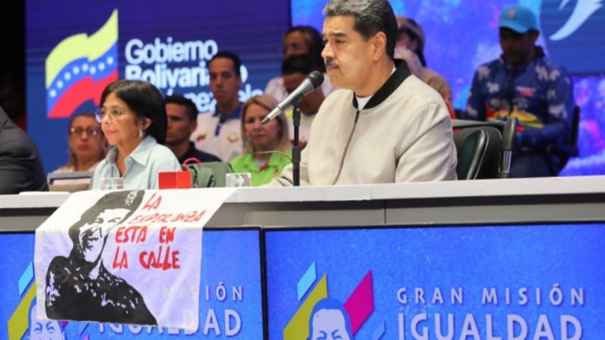 Chavismo distribuirá un millón de colchones en el país, dijo Maduro