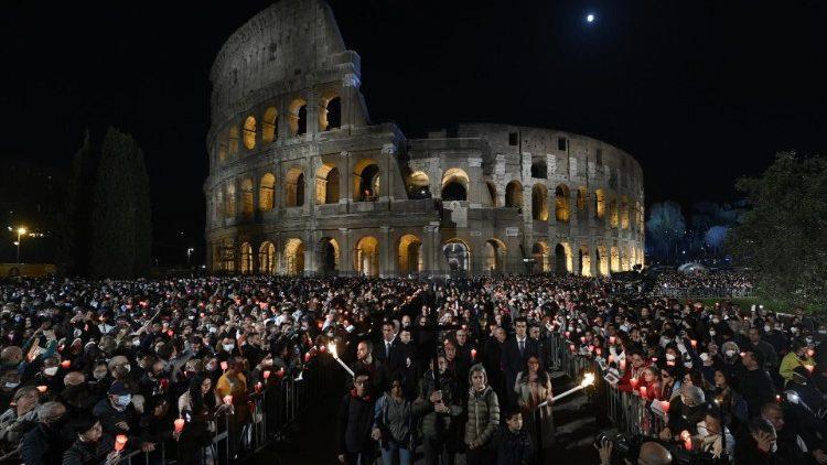 El Papa Francisco no participó del Vía Crucis en el Coliseo de Roma