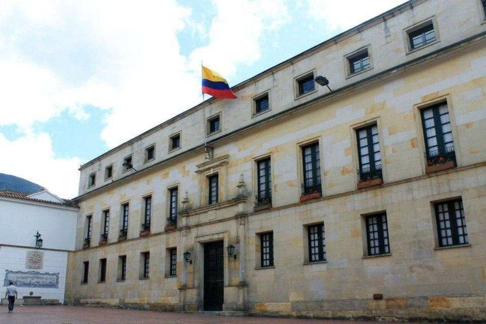 El gobierno de Colombia expulsa a diplomáticos de la embajada de Argentina