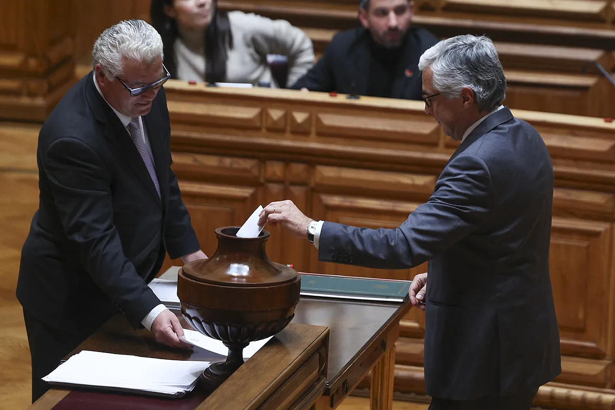 El parlamento de Portugal, incapaz de elegir presidente, se reúne de nuevo para votar