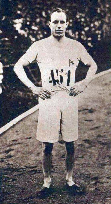 El atleta escocés Eric Liddell tras su victoria en los 400 metros en los Juegos Olímpicos de 1924.