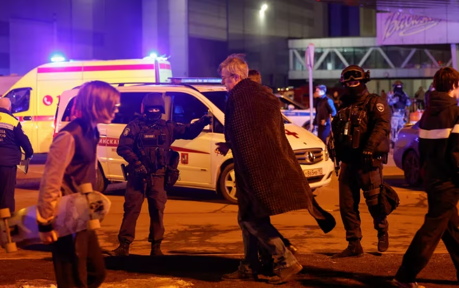 Estado Islámico se atribuye la responsabilidad del tiroteo y la explosión en Moscú