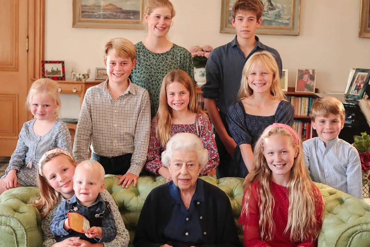 Getty Images afirma que una foto de Isabel II con sus nietos compartida por la Familia Real fue "mejorada digitalmente en origen"