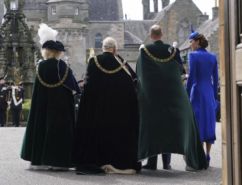 La monarquía británica, en las horas bajas, se desmorona ante la falta de transparencia
