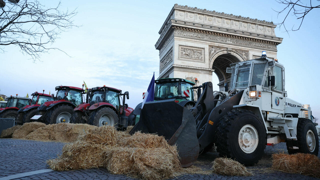 La policía arresta a más de 60 personas durante una protesta de agricultores en los Campos Elíseos de París