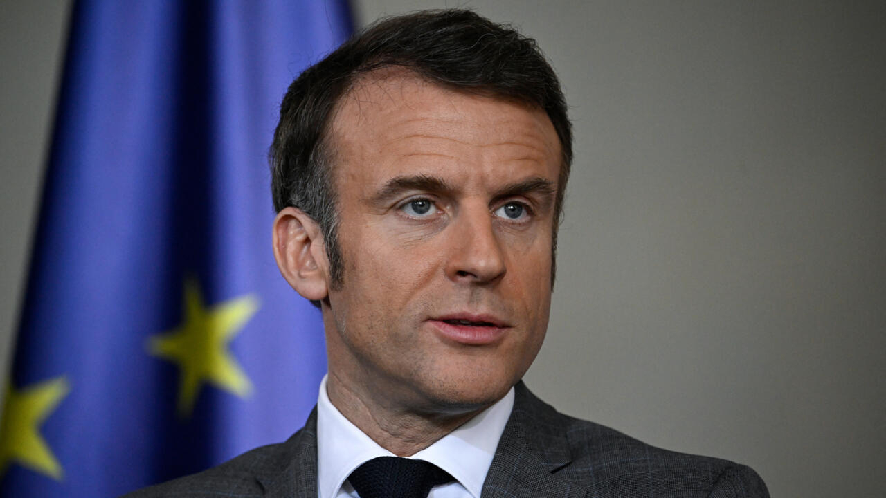 Macron vuelve a negarse a descartar “en algún momento” operaciones terrestres occidentales en Ucrania
