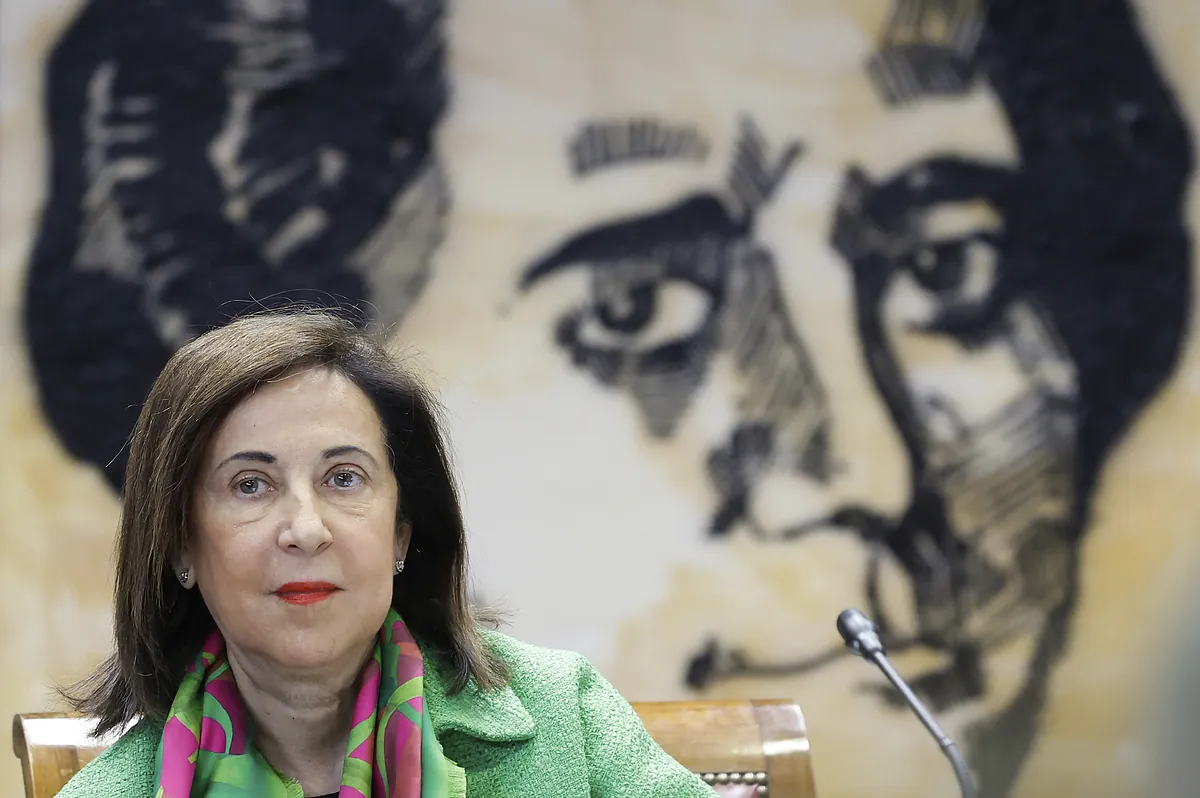 Margarita Robles o el reto de rearmar España sin enfadar a los socios de Gobierno