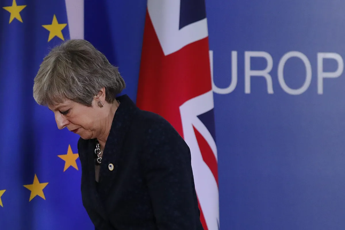 Theresa May se suma a la derrota de 65 parlamentarios conservadores que abandonan Sunak