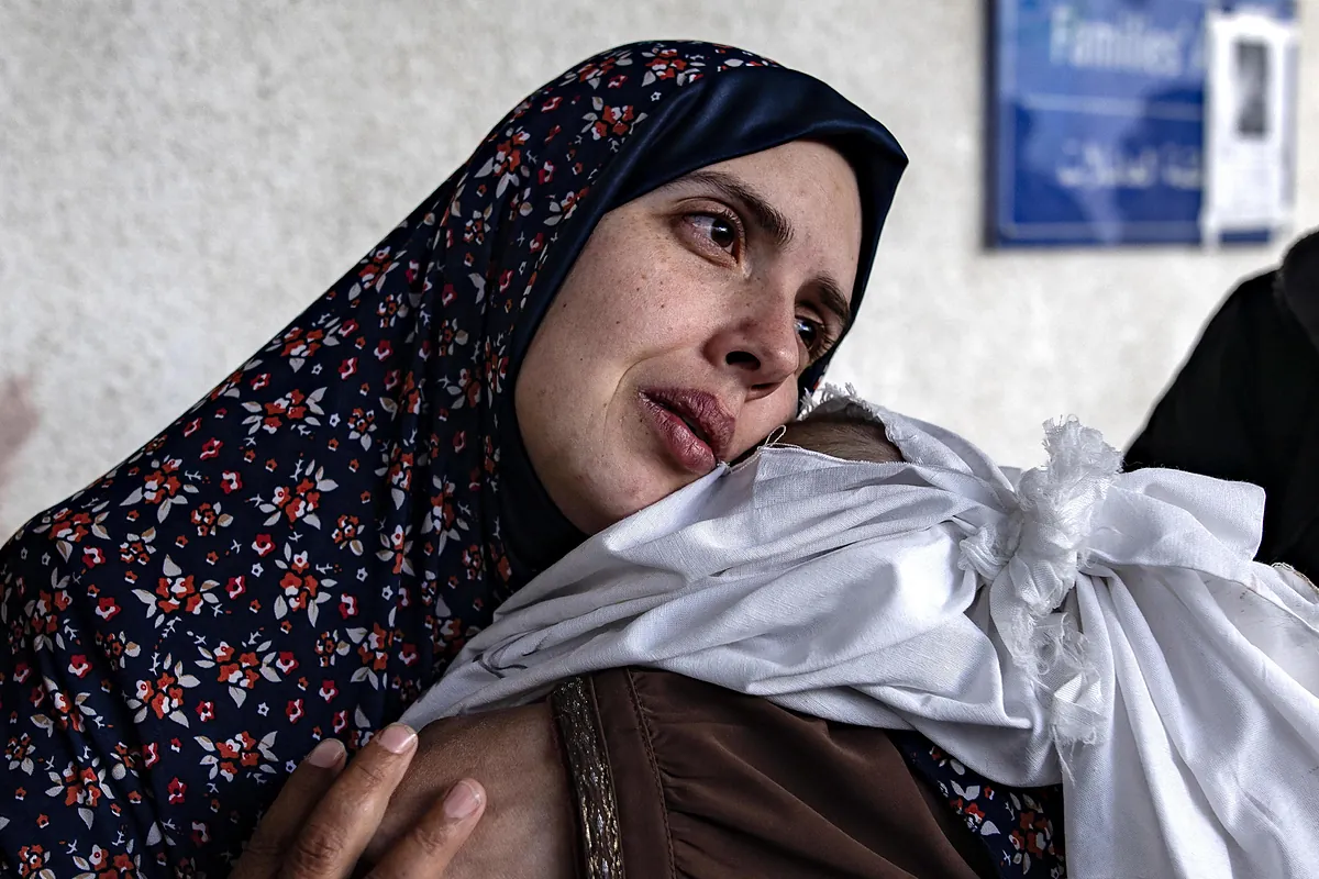 Un ataque israelí mata a 14 familiares de una mujer palestina, incluidos sus hijos y su marido de cinco meses