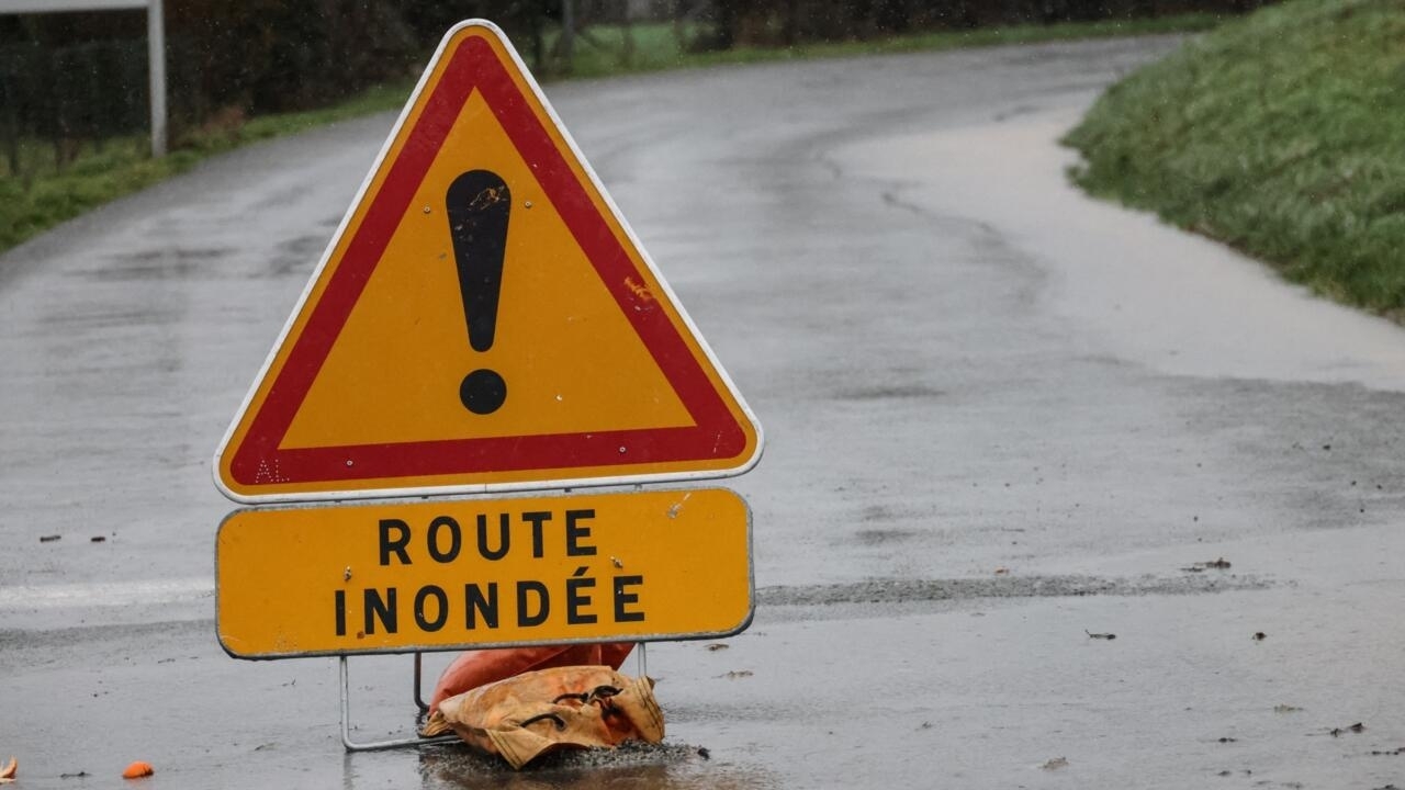 Varios desaparecidos en el sur de Francia tras violentas tormentas inundaron puentes